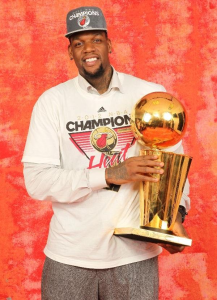 Eddy Curry with Larry O'Brien Trophy